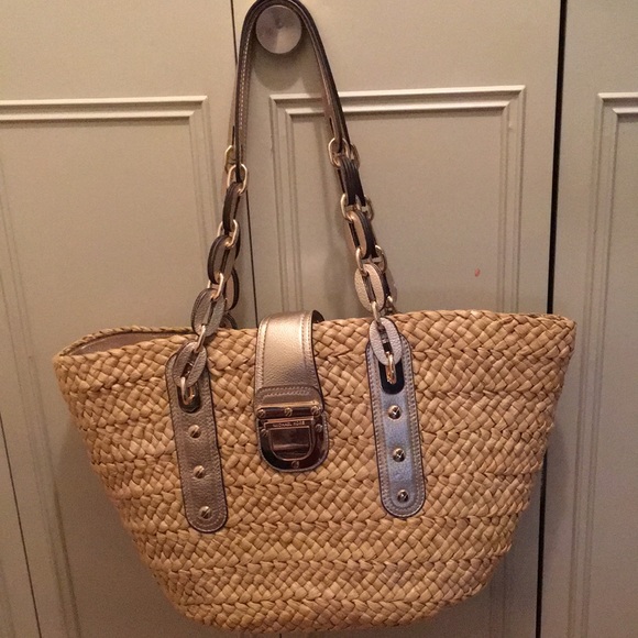 Michael Kors Handbags - NWT Michael Kors straw /leather bag / tote